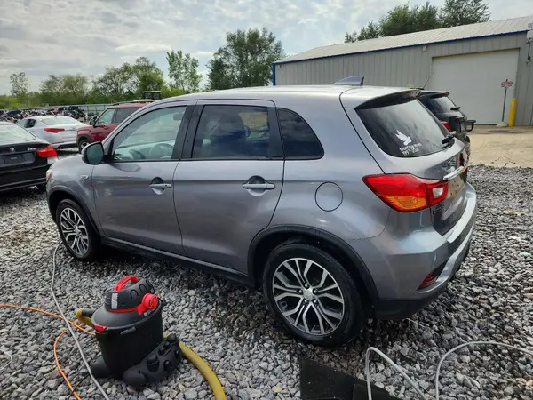 JA4AR3AU8JU022412 — 2018 Mitsubishi Outlander, фото 2 с аукциона Copart, Подтопление