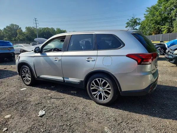 JA4AD3A33JZ000228 — 2018 Mitsubishi Outlander, фото 2 с аукциона Copart, Передняя часть