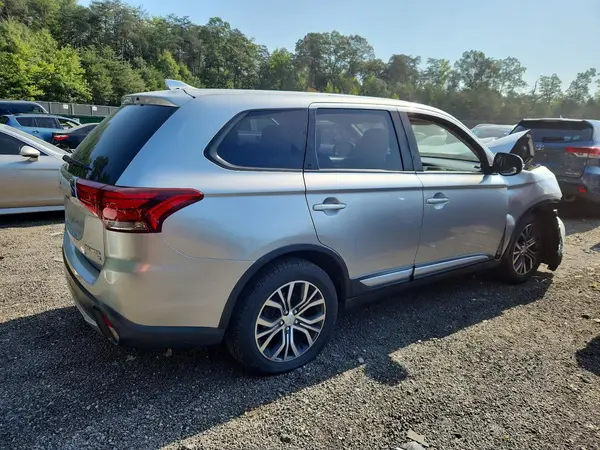 JA4AD3A33JZ000228 — 2018 Mitsubishi Outlander, фото 3 с аукциона Copart, Передняя часть