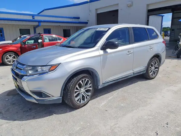 JA4AD2A3XJZ012953 — 2018 Mitsubishi Outlander, Задняя часть (Rear End), фото до ремонта