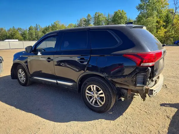 JA4AZ2A35JZ607548 — 2018 Mitsubishi Outlander, фото 2 с аукциона Copart 01.10.2026, Передняя часть