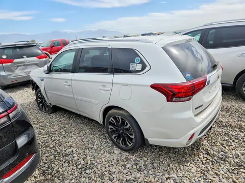 2018 Mitsubishi Outlander VIN JA4J24A55JZ029372 фото 2