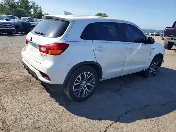 JA4AR3AU7JU006007 — 2018 Mitsubishi Outlander, фото 3 с аукциона Copart, Передняя часть