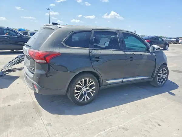 JA4AD3A33JZ009236 — 2018 Mitsubishi Outlander, фото 3 с аукциона Copart, Передняя часть