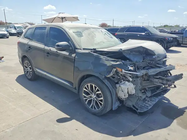 JA4AD3A33JZ009236 — 2018 Mitsubishi Outlander, фото 4 с аукциона Copart, Передняя часть