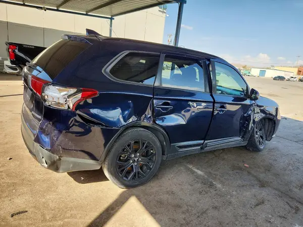 JA4AD3A36JZ066899 — 2018 Mitsubishi Outlander, фото 3 с аукциона Copart, Передняя часть