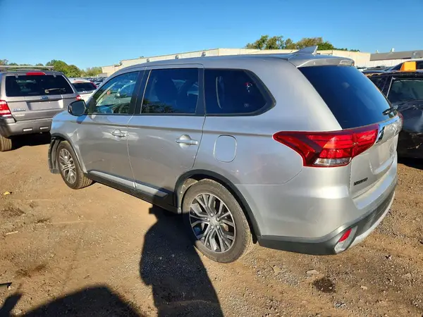 JA4AD2A36JJ004959 — 2018 Mitsubishi Outlander, фото 2 с аукциона Copart, Передняя часть
