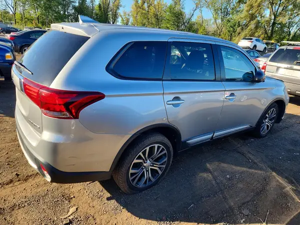 JA4AD2A36JJ004959 — 2018 Mitsubishi Outlander, фото 3 с аукциона Copart, Передняя часть
