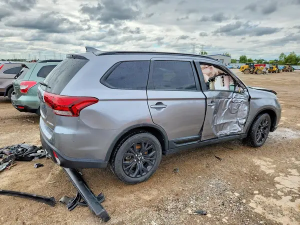 JA4AD3A38JZ066449 — 2018 Mitsubishi Outlander, фото 3 с аукциона Copart, Передняя часть