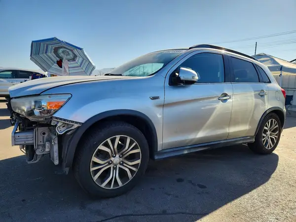 JA4AP4AW7JU001872 — 2018 Mitsubishi Outlander, Передняя часть (Front End), фото до ремонта