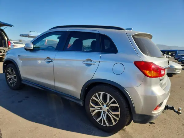 JA4AP4AW7JU001872 — 2018 Mitsubishi Outlander, фото 2 с аукциона Copart 28.09.2026, Передняя часть