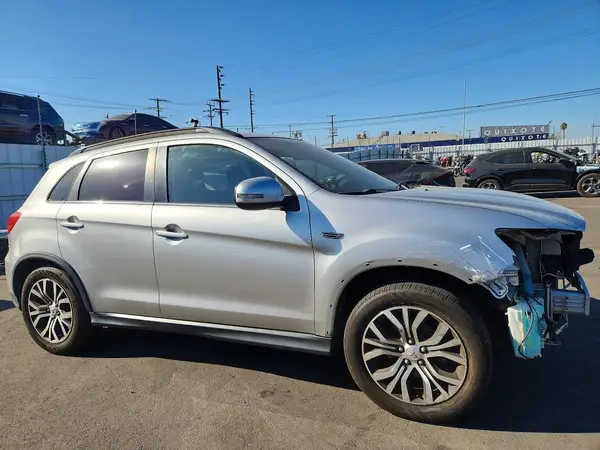 JA4AP4AW7JU001872 — 2018 Mitsubishi Outlander, фото 4 с аукциона Copart 28.09.2026, Передняя часть