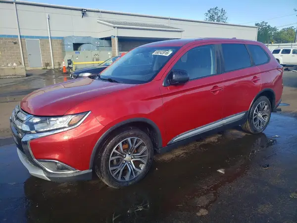 JA4AZ3A3XJZ056698 — 2018 Mitsubishi Outlander, Подтопление (Water/Flood), фото до ремонта