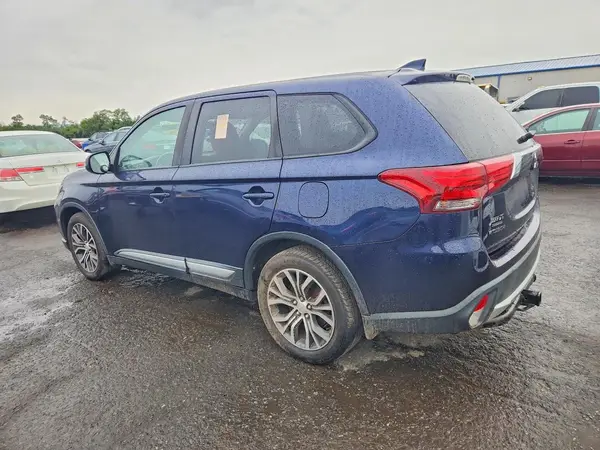 JA4AZ3A31JZ071509 — 2018 Mitsubishi Outlander, фото 2 с аукциона Copart 29.09.2026, Мелкие вмятины и царапины