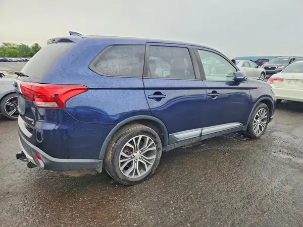 JA4AZ3A31JZ071509 — 2018 Mitsubishi Outlander, фото 3 с аукциона Copart 29.09.2026, Мелкие вмятины и царапины