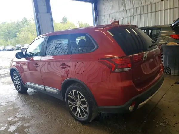JA4AZ3A33JZ036356 — 2018 Mitsubishi Outlander, фото 2 с аукциона Copart 08.10.2026, Естественный износ