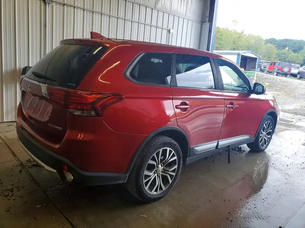 JA4AZ3A33JZ036356 — 2018 Mitsubishi Outlander, фото 3 с аукциона Copart 08.10.2026, Естественный износ