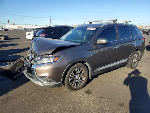 JA4AD3A37JZ021650 — 2018 Mitsubishi Outlander, Передняя часть (Front End), фото до ремонта