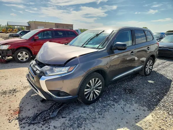 JA4AD2A38KZ032636 — 2019 Mitsubishi Outlander, Передняя часть (Front End), фото до ремонта