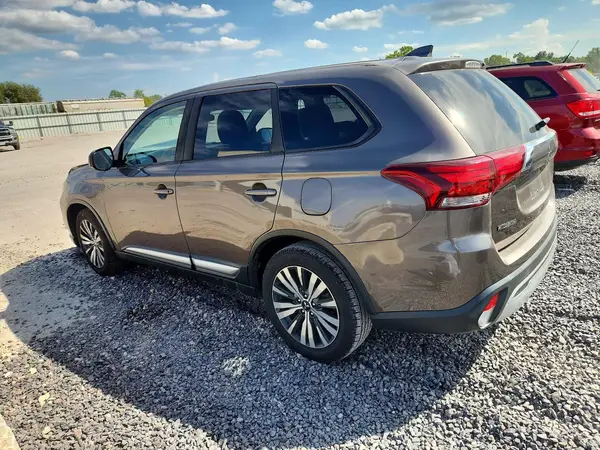 JA4AD2A38KZ032636 — 2019 Mitsubishi Outlander, фото 2 с аукциона Copart, Передняя часть