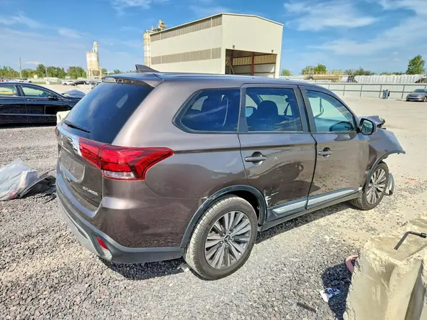 JA4AD2A38KZ032636 — 2019 Mitsubishi Outlander, фото 3 с аукциона Copart, Передняя часть