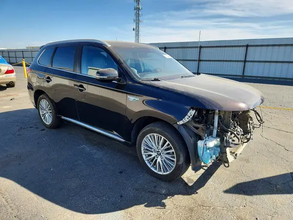 JA4J24A59KZ038528 — 2019 Mitsubishi Outlander, фото 4 с аукциона Copart, Передняя часть