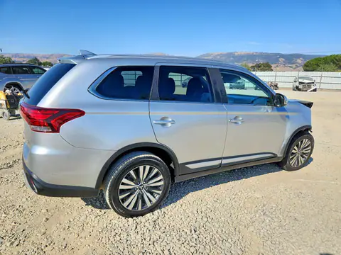 JA4AD3A32LZ035877 — 2020 Mitsubishi Outlander, фото 3 с аукциона Copart 13.10.2026, Передняя часть