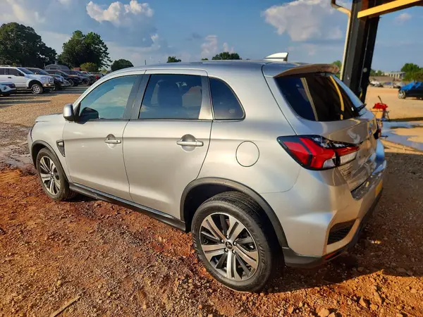 JA4AP3AU1LU005007 — 2020 Mitsubishi Outlander, фото 2 с аукциона Copart, Передняя часть