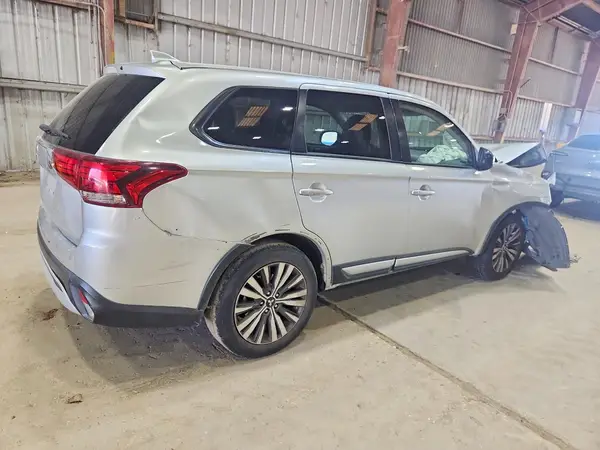 JA4AD2A36LZ046973 — 2020 Mitsubishi Outlander, фото 3 с аукциона Copart, Передняя часть