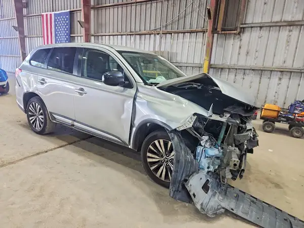 JA4AD2A36LZ046973 — 2020 Mitsubishi Outlander, фото 4 с аукциона Copart, Передняя часть