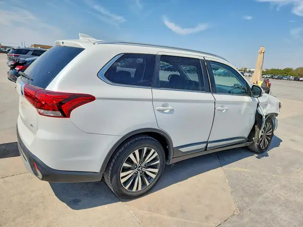 JA4AD3A30LZ005096 — 2020 Mitsubishi Outlander, фото 3 с аукциона Copart, Передняя часть