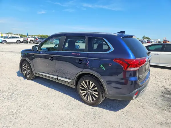 JA4AD3A37LZ035910 — 2020 Mitsubishi Outlander, фото 2 с аукциона Copart, Передняя часть