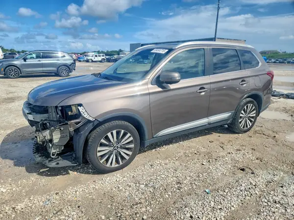 JA4AD3A38LZ024415 — 2020 Mitsubishi Outlander, Передняя часть (Front End), фото до ремонта