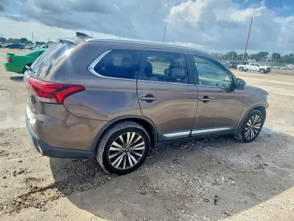 JA4AD3A38LZ024415 — 2020 Mitsubishi Outlander, фото 3 с аукциона Copart, Передняя часть