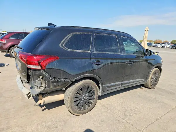 JA4AD3A30LZ003719 — 2020 Mitsubishi Outlander, фото 3 с аукциона Copart, Передняя часть