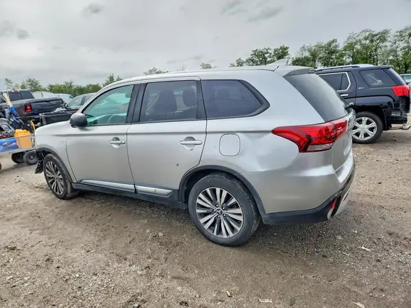 JA4AD2A32LJ001799 — 2020 Mitsubishi Outlander, фото 2 с аукциона Copart 13.10.2026, Передняя часть