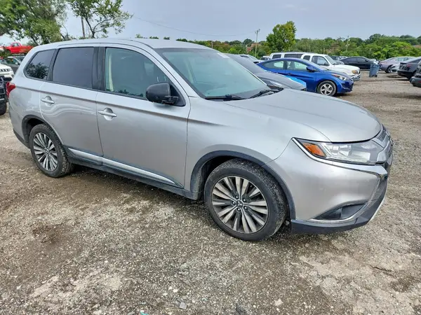JA4AD2A32LJ001799 — 2020 Mitsubishi Outlander, фото 4 с аукциона Copart 13.10.2026, Передняя часть