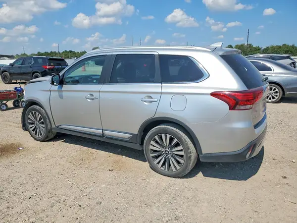 JA4AD3A34LZ018613 — 2020 Mitsubishi Outlander, фото 2 с аукциона Copart, Передняя часть