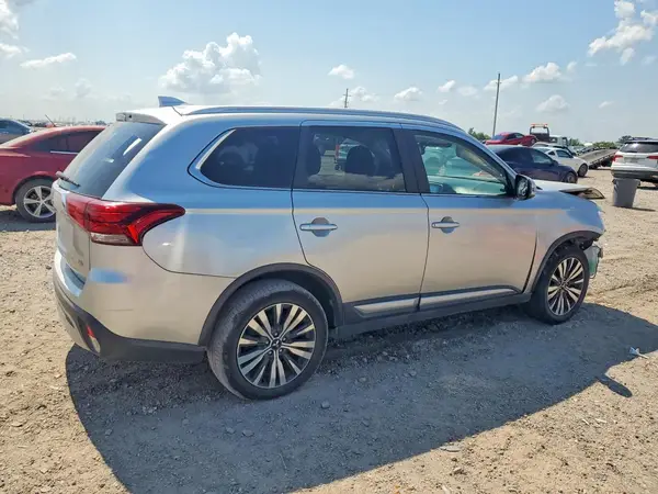 JA4AD3A34LZ018613 — 2020 Mitsubishi Outlander, фото 3 с аукциона Copart, Передняя часть