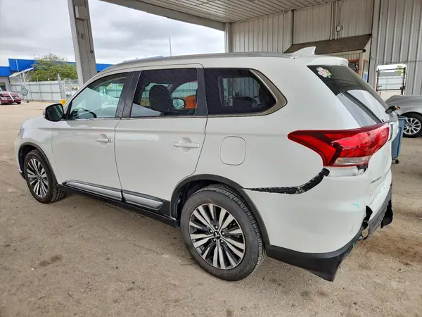 JA4AZ3A3XLZ019315 — 2020 Mitsubishi Outlander, фото 2 с аукциона Copart, Задняя часть