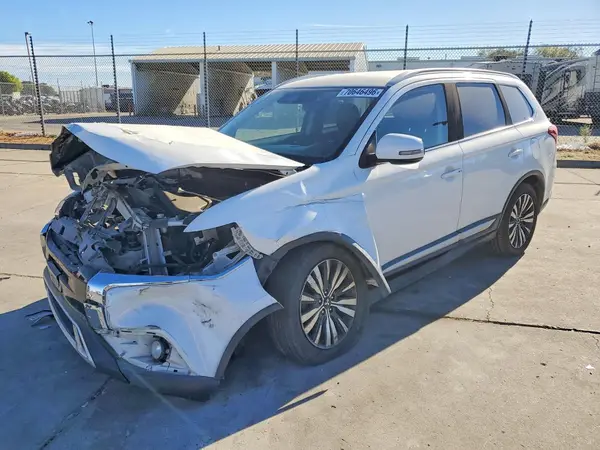 JA4AZ3A30LZ018951 — 2020 Mitsubishi Outlander, Передняя часть (Front End), фото до ремонта
