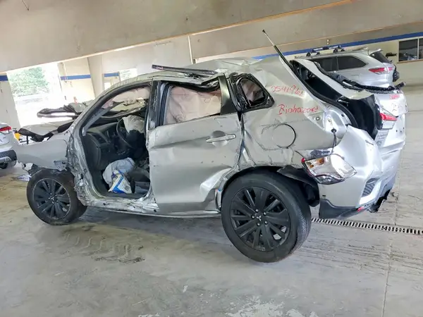 JA4APUAUXNU020629 — 2022 Mitsubishi Outlander, фото 2 с аукциона Copart 02.10.2026, Повреждения со всех сторон