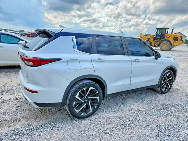 JA4J3UA85NZ010849 — 2022 Mitsubishi Outlander, фото 3 с аукциона Copart, Механические повреждения