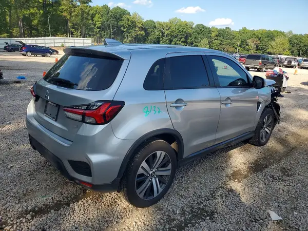 JA4ARUAU8PU009934 — 2023 Mitsubishi Outlander, фото 3 с аукциона Copart, Передняя часть