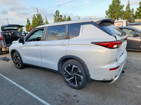 2023 MITSUBISHI OUTLANDER VIN JA4J3UA89PZ012056 фото 2