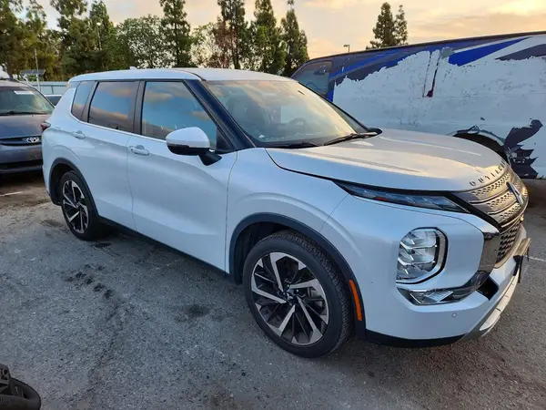 2023 MITSUBISHI OUTLANDER VIN JA4J3UA89PZ012056 фото 4