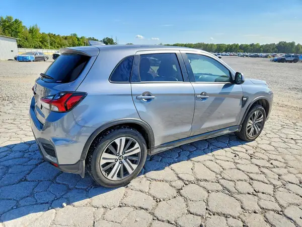 JA4ARUAU0PU012813 — 2023 Mitsubishi Outlander, фото 3 с аукциона Copart, Боковая часть