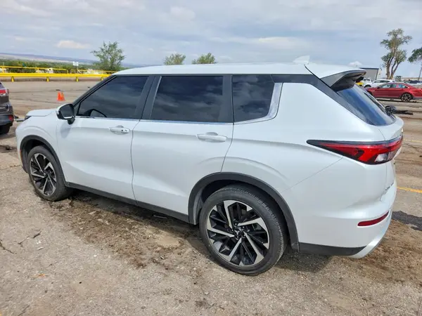 JA4J4VA87RZ053971 — 2024 Mitsubishi Outlander, фото 2 с аукциона Copart, Боковая часть