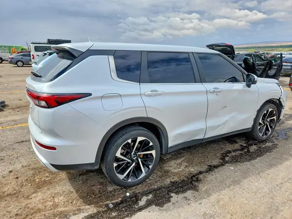 JA4J4VA87RZ053971 — 2024 Mitsubishi Outlander, фото 3 с аукциона Copart, Боковая часть