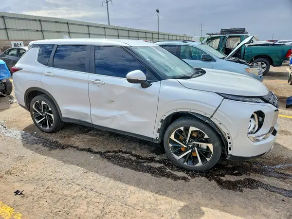 JA4J4VA87RZ053971 — 2024 Mitsubishi Outlander, фото 4 с аукциона Copart, Боковая часть